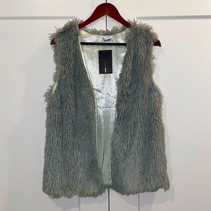 NEW Women’s FashionNova Faux Fur Vest in Sage One Size